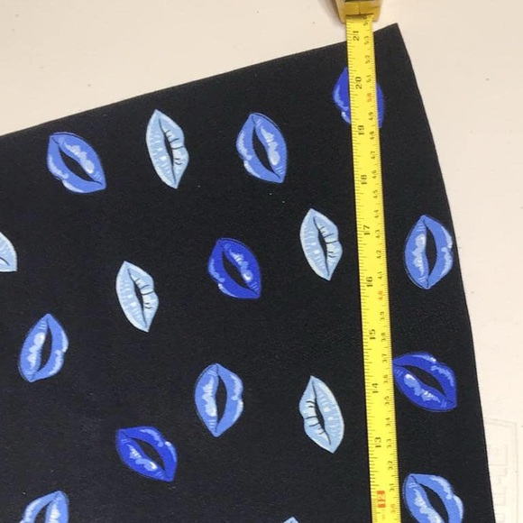 Size Small | Zara | Lip Print Mini Skirt - Picture 4 of 16